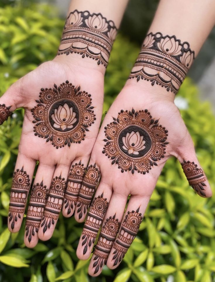 MEHENDI ARTIST